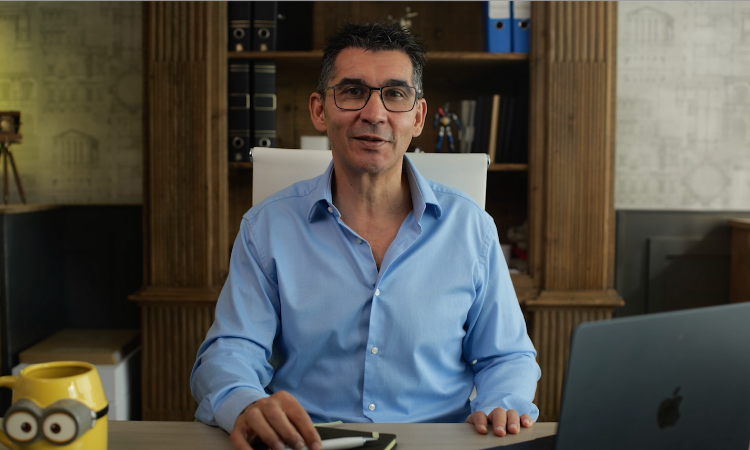 foto alfredo trabajando desde casa (1)